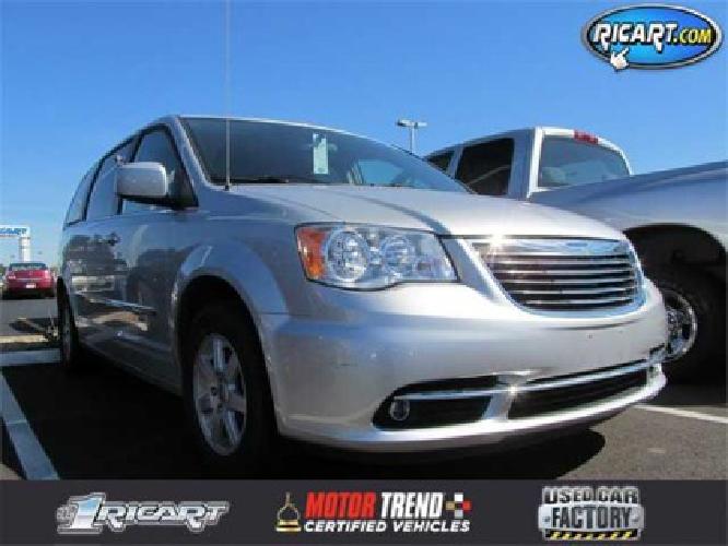 2011 chrysler town & country touring in columbus, oh