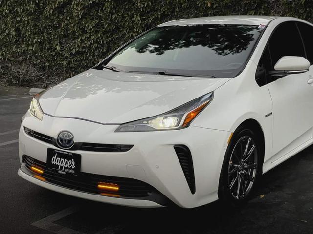 2019 toyota prius l