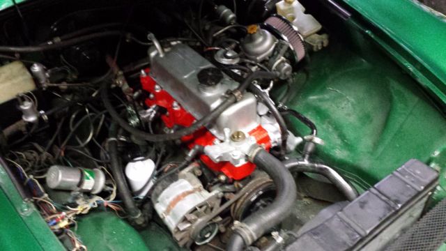 mgb 1977 sports car, green..4-speed..4-cylinder