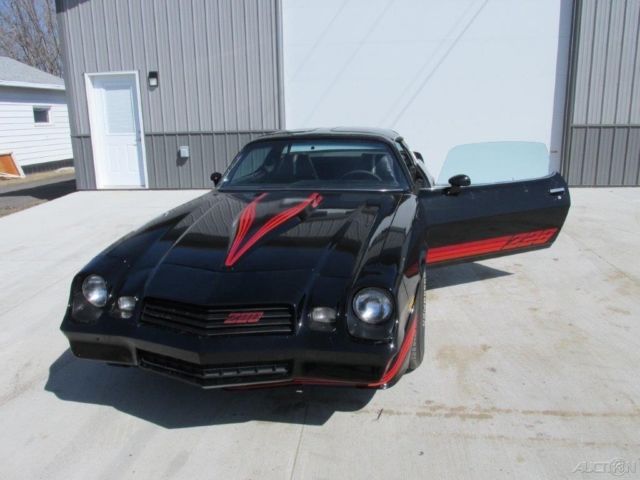 1980 chevrolet camaro 228 t top,350 engine,automatic 350 transmission,rwd