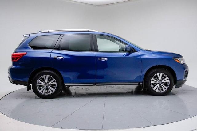 2019 nissan pathfinder sv