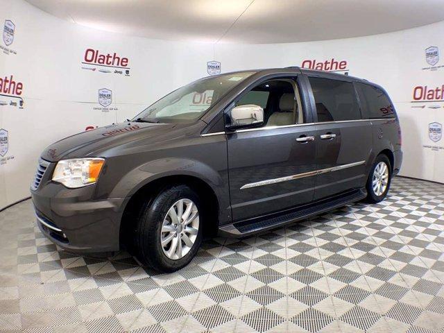 2016 chrysler town & country in olathe, kansas