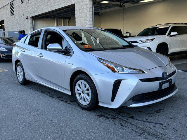 2019 toyota prius le