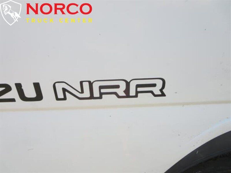 2005 isuzu nrr 16' box truck ,in sale