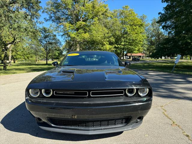 2017 dodge challenger sxt