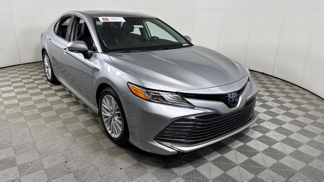 2019 toyota camry hybrid xle