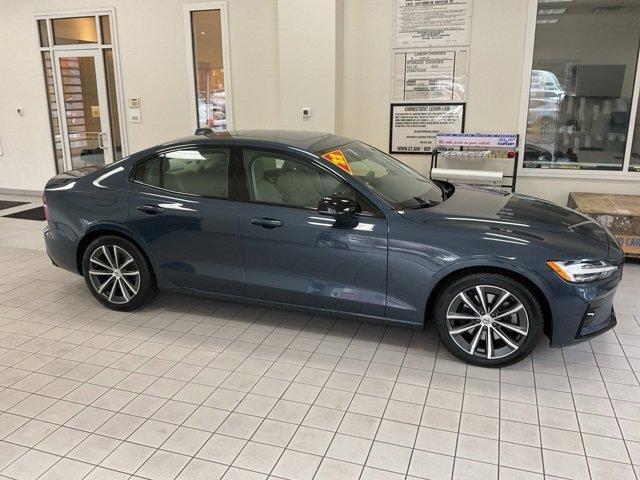 2022 volvo s60 b5 momentum