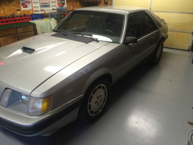 1984 ford mustang svo hatchback 2-door 2.3l turbo l4 gasoline