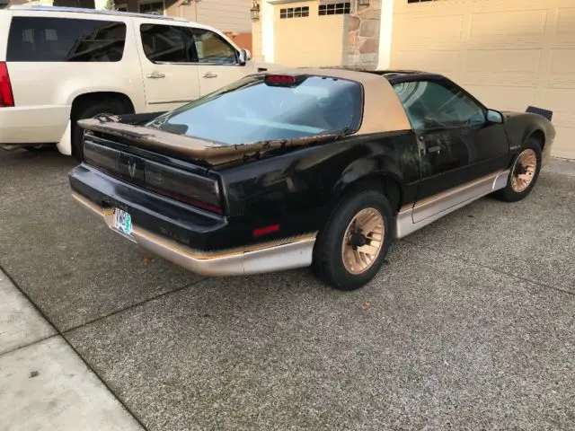 86 trans am 86.000 actual miles 1 family owned since new 5.0 v8 5.speed t tops