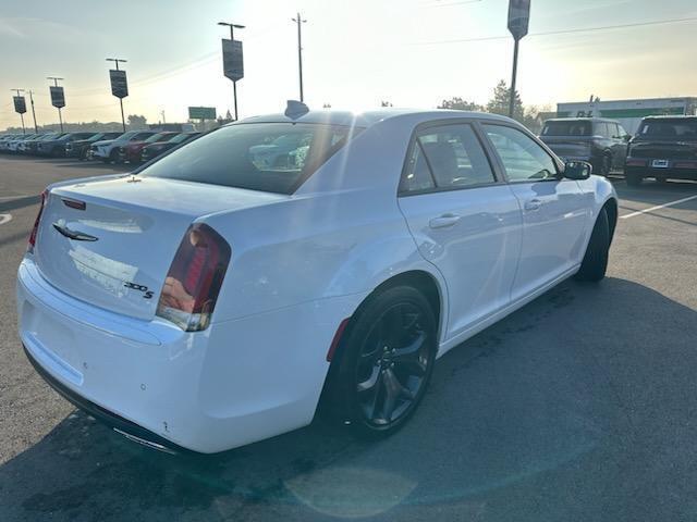 2022 chrysler 300 s