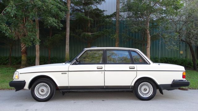 1986 volvo 240gl sedan 24,000 miles one family owned florida car great offering