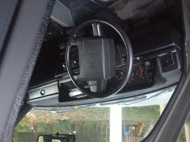 1992 volvo 240 base wagon 4-door 2.3l