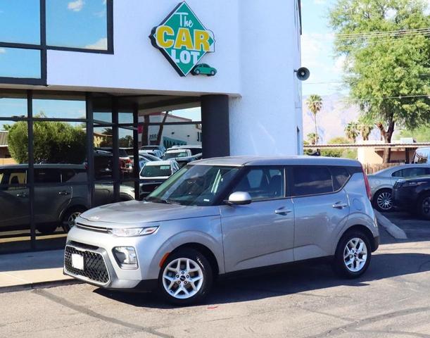 2022 kia soul lx