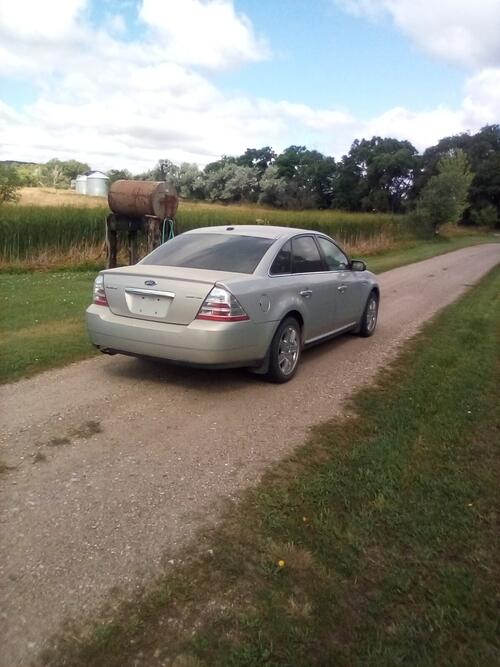 2009 ford taurus $2500