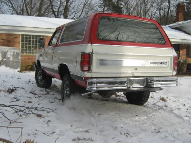 1986 dodge ramcharger royal se 4x4. western truck,no rust,360 auto,super clean!!