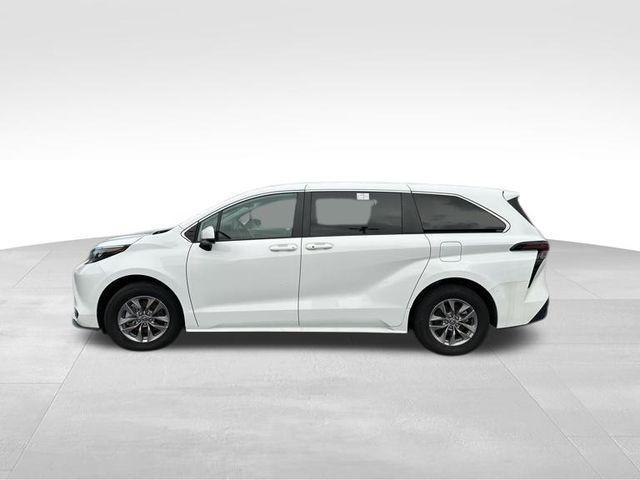 2024 toyota sienna le