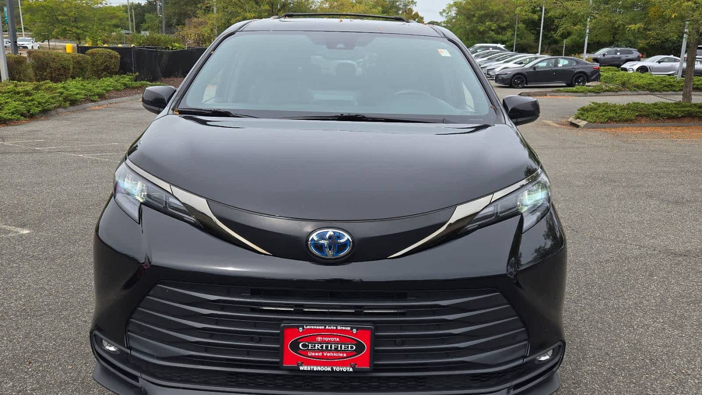 2022 toyota sienna woodland edition