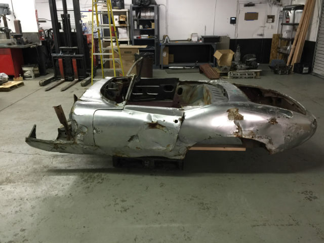 jaguar e type roadster tub and bonnet with 4.2 l engine and moss gearbox xke s1
