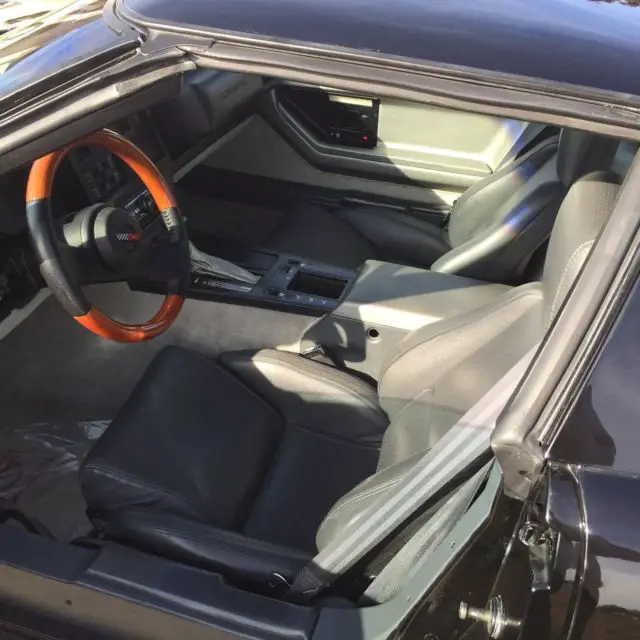 beautiful 1985 corvette. been in storage since restoration for 10 years