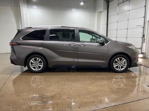2023 toyota sienna limited 7-passenger in beaverdale heights, iowa