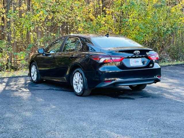2022 toyota camry le