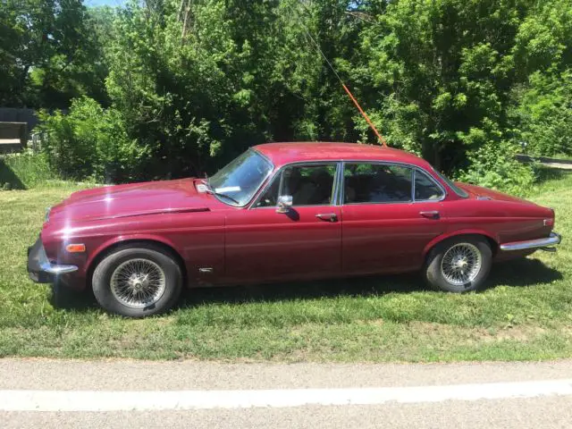 1977 jaguar xj12 v12 sedan