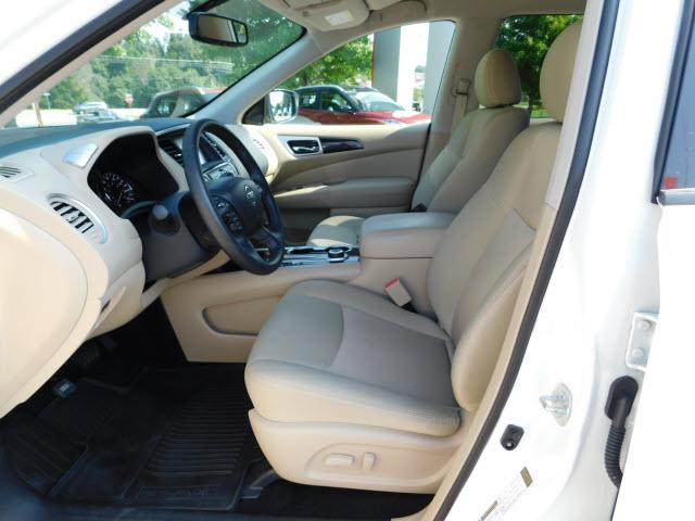 2019 nissan pathfinder sv