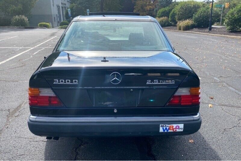 1991 mercedes-benz 300-series black rwd automatic d