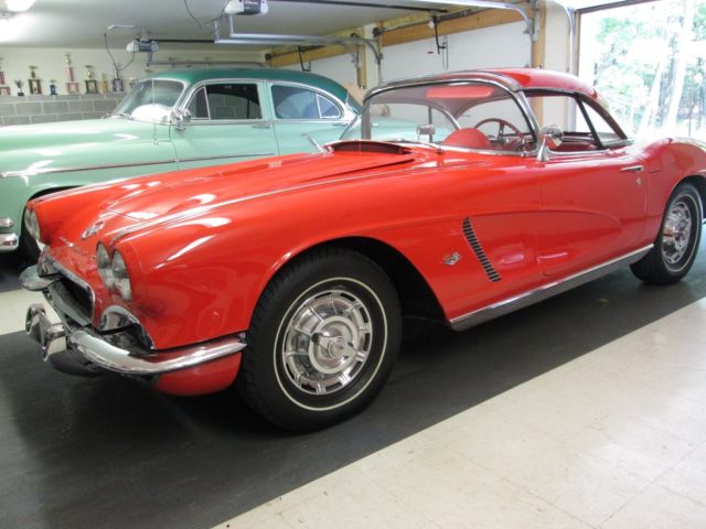 1962 corvette convertible + hardtop (red/red)