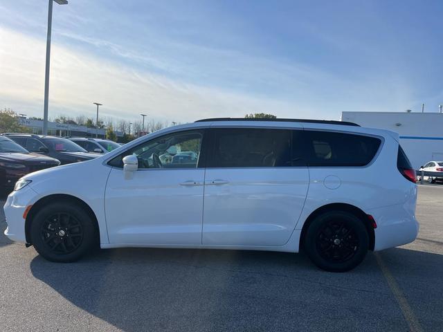 2022 chrysler pacifica touring-l