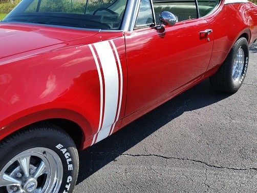 1968 oldsmobile cutlass 36379 miles red/white