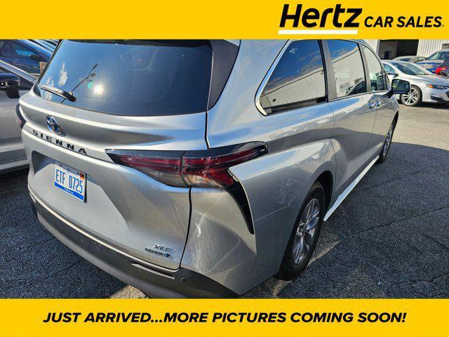 2023 toyota sienna xle 8 passenger