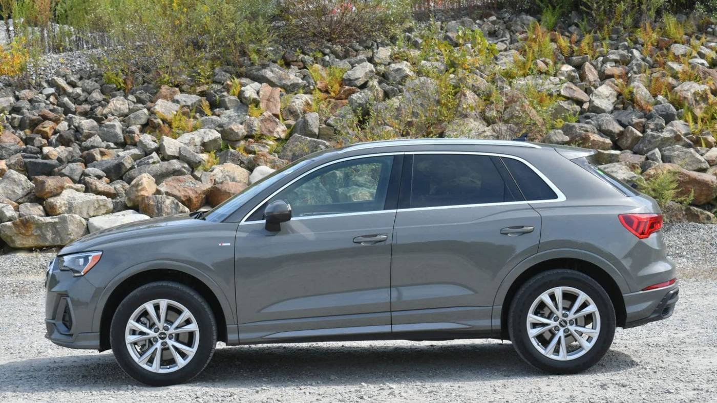 2022 audi q3 quattro s line premium 45 tfsi