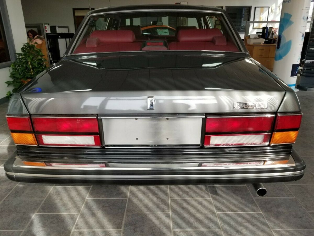 collectors look----> 1992 rolls royce .... only 37,245 orig miles !!!