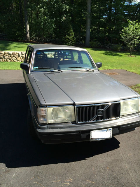 volvo : 240 base wagon 4-door