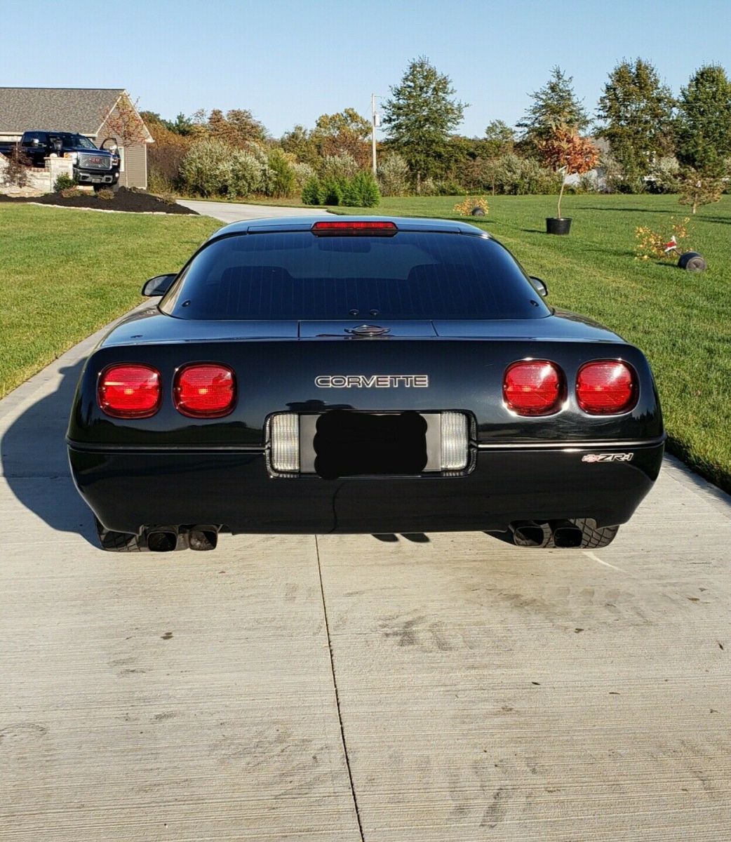 1990 chevrolet corvette zr-1 hatchback black