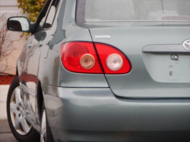 2005 toyota corolla le