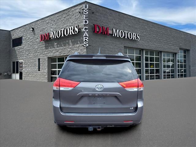 2012 toyota sienna le