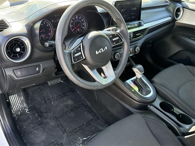 2023 kia forte lxs