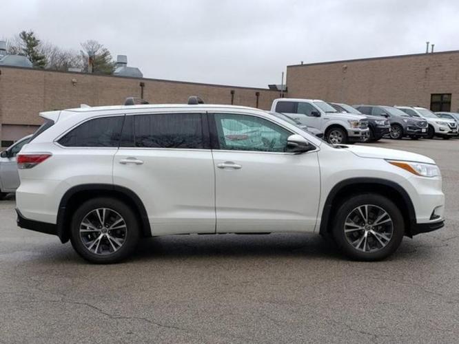 2016 toyota highlander xle awd xle 4dr suv for sale in foxboro, massachusetts