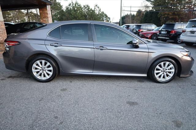 2019 toyota camry le