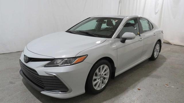 2022 toyota camry le