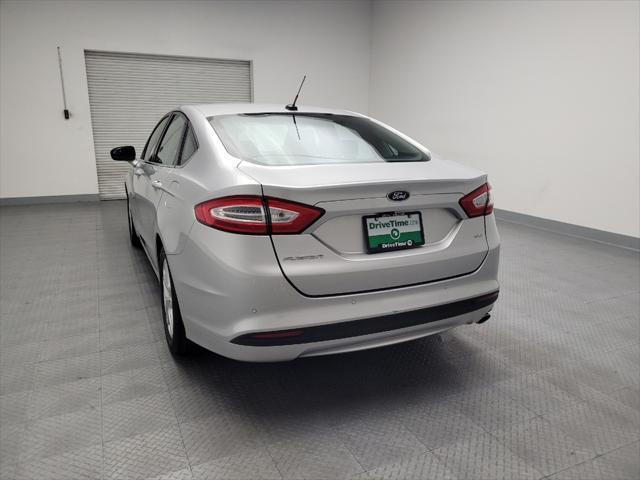 2016 ford fusion se