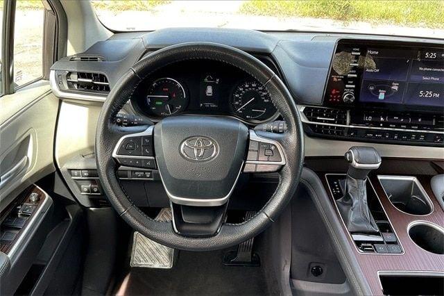 2022 toyota sienna xle in hutchinson, kansas