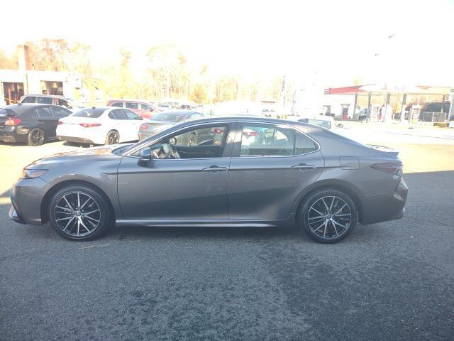 2022 toyota camry se
