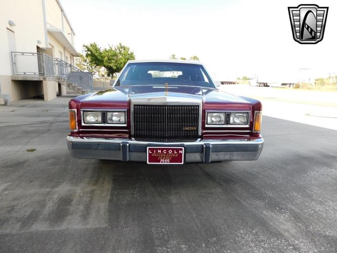 1989 lincoln town car in o'fallon, illinois