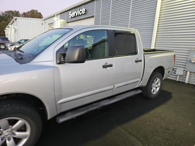 2014 nissan titan sv