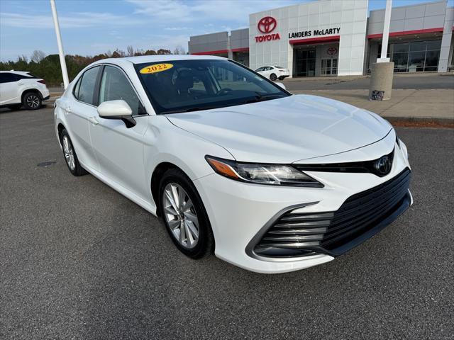2022 toyota camry le