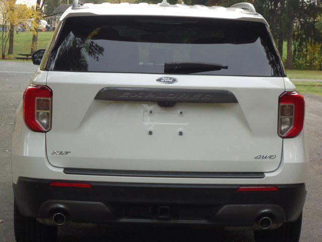 2021 ford explorer xlt