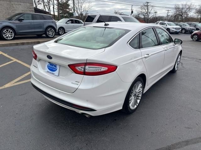 2016 ford fusion se